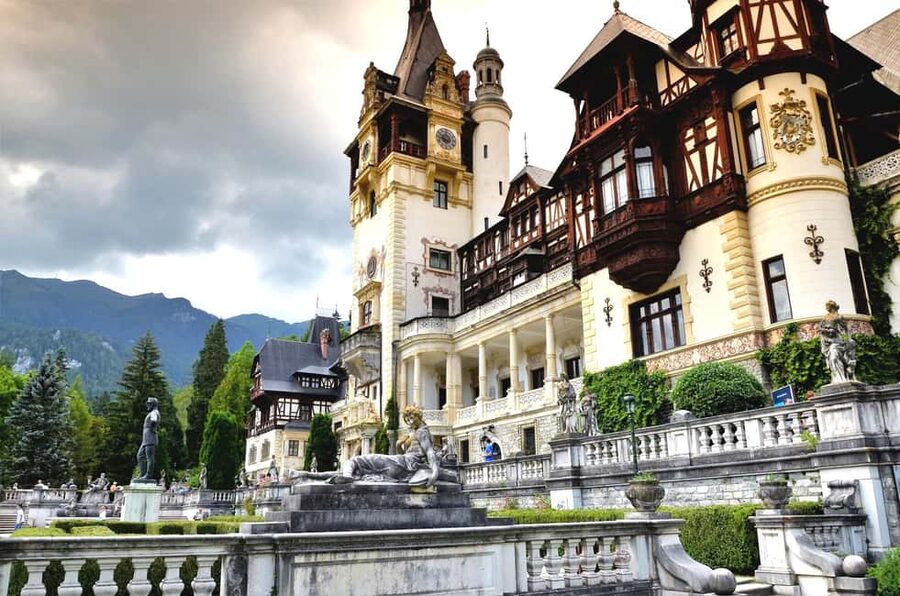 1-Day Guided Tour: Bucharest-Peles, Dracula Castle & Brasov - Brașov gives the day a human scale