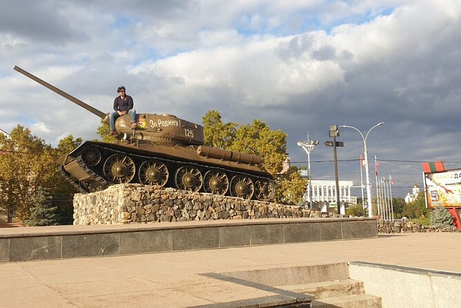 1 Day Moldova: Tour To Transnistria, Bender Fortresses - Soviet architecture without the museum polish