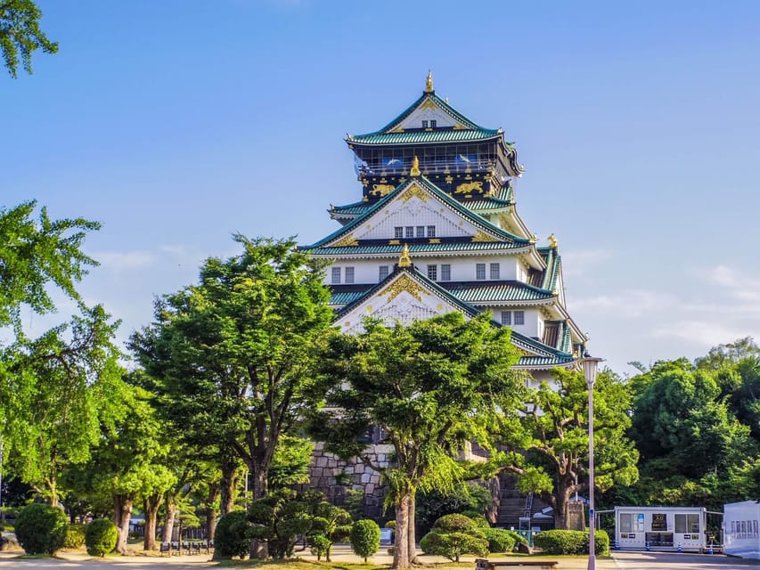 1-Day walking tour in Osaka:Castle, temples and Ukiyoe - Osaka Castle and the story behind the rebuilt tower