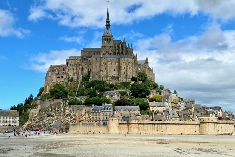 2-day Private D-Day Mont Saint-Michel 3 Castles by Mercedes - Key points at a glance