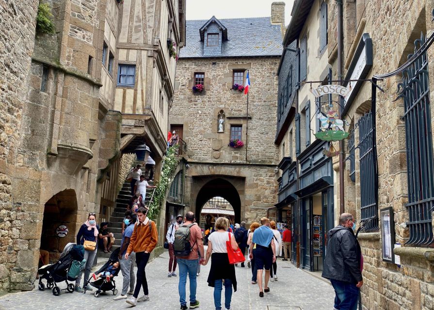 2-day Private D-Day Mont Saint-Michel 3 Castles by Mercedes - Overlord Museum and the return to Paris