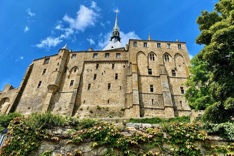 2-day Private D-Day Mont Saint-Michel 3 Castles by Mercedes - Is $1,621 per person fair?
