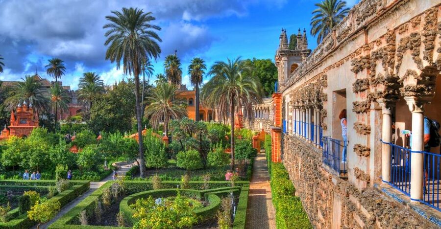 2-Hour Private Walking Tour in Alcazar of Seville - Entering the Alcázar with tickets included