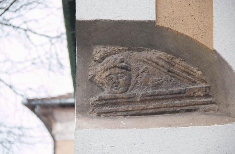 2 Hours Buda Castle Walking Tour - Walk with a Historian - The Synagogue-Museum and Buda’s Jewish past