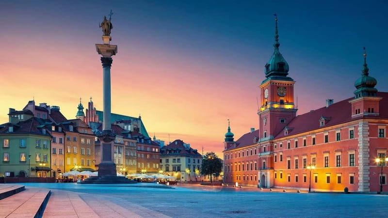 3 hour: Warsaw Old Town with Royal Castle /inc. Pick-up/ - Market Square and the Warsaw mermaid