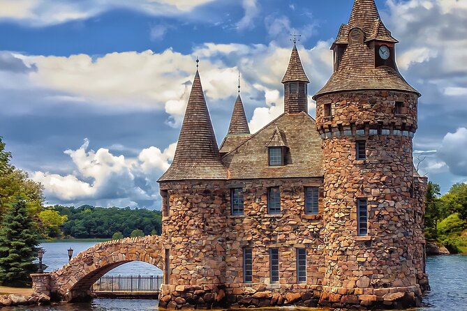 5-Hour 1000 Islands Boldt Castle Stopover Cruise from Gananoque - Zavikon Island and the short international bridge