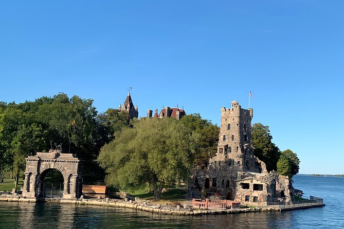5-Hour 1000 Islands Boldt Castle Stopover Cruise from Gananoque - Arriving at Boldt Castle on Heart Island