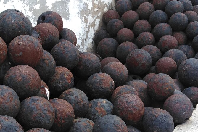 Accra Slave Castle and City Private Tour with Pick up - Osu Castle and the difficult center of the tour