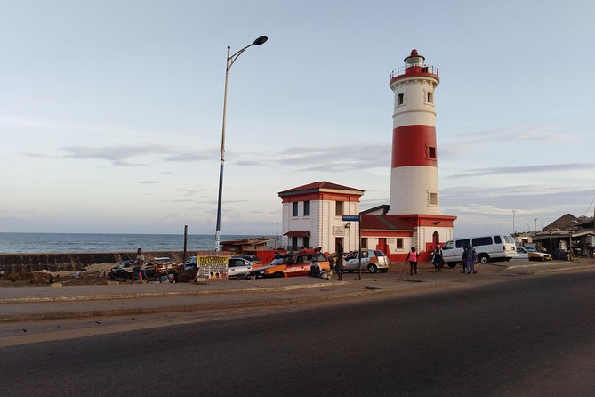 Accra Slave Castle and City Private Tour with Pick up - Centre for National Culture: shopping with a local hand