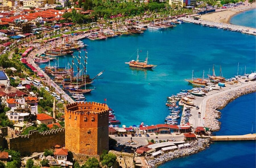 Alanya 4-Hour City Tour: Castle, Cave, & Sunset Panora - The guide and pace