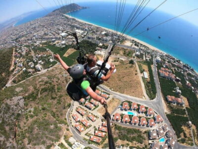 Alanya: Tandem Paragliding with Beach and Castle Views