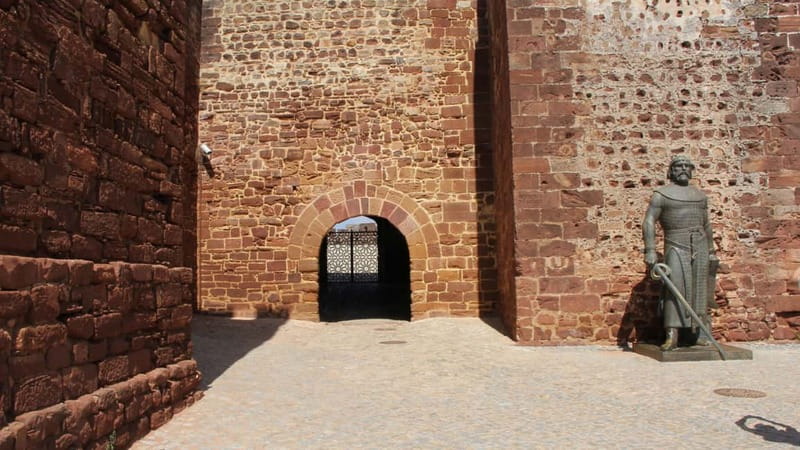 Albufeira: Silves Castle and Chapel of Bones, - Alcantarilha’s Chapel of Bones