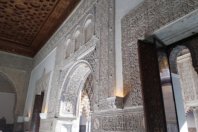 Alcazar and Cathedral of Seville Tour with Skip the Line Tickets - The guides make the biggest difference