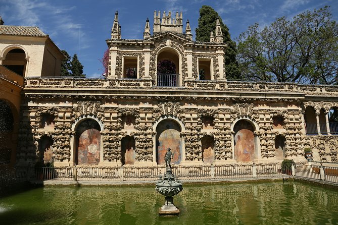 Alcazar and Cathedral Tour - Guides, headsets, and the group experience