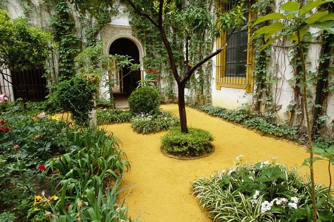 Alcázar and Jewish Quarter Guided Walking Tour in Seville - Beginning at Plaza del Triunfo