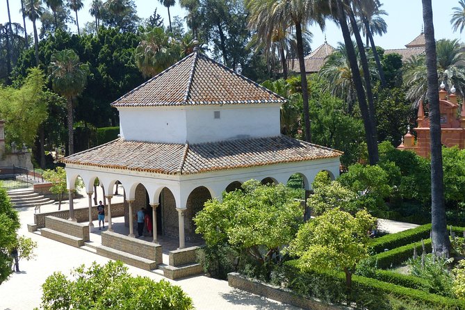 Alcázar and Jewish Quarter Guided Walking Tour in Seville - Guide quality can make or break the morning