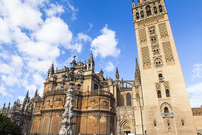 Alcazar, Cathedral and Giralda Guided Tour with Priority Tickets - Seville Cathedral: mosque, Gothic church, and royal monument