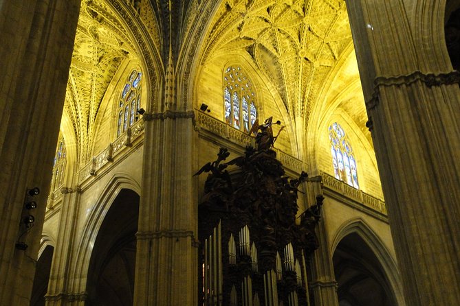 Alcazar & Cathedral of Seville Exclusive Group, max. 9 travelers - Meeting point, identification, and pace