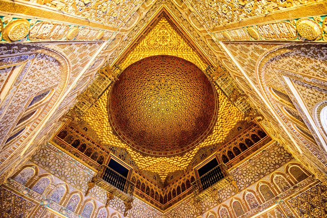Alcazar of Seville Exclusive Group, max. 9 travelers - The gardens: 15 minutes of green space and peacocks