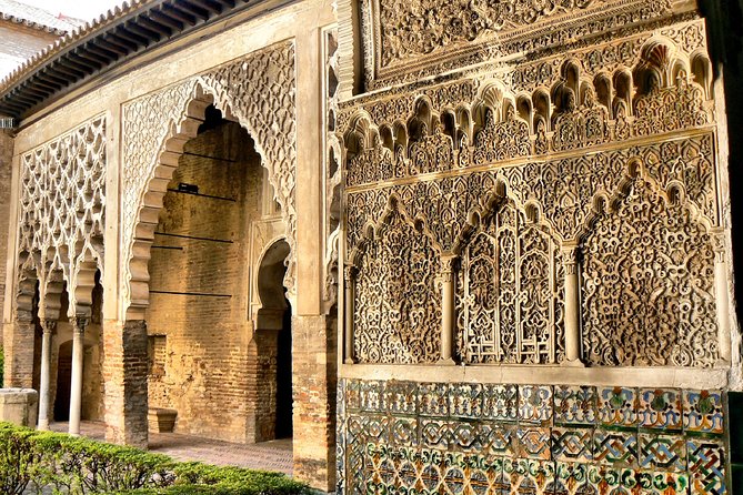 Alcazar of Seville Private Tour - Entering the Alcázar with a private guide