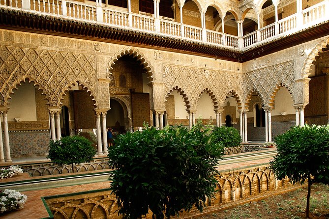 Alcazar of Seville Tour with Skip the Line Ticket - Finishing among the Alcazar gardens