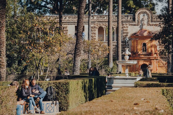 Alcazar of Seville with Cathedral & Giralda English Tour - What the guides add, and where the experience can falter