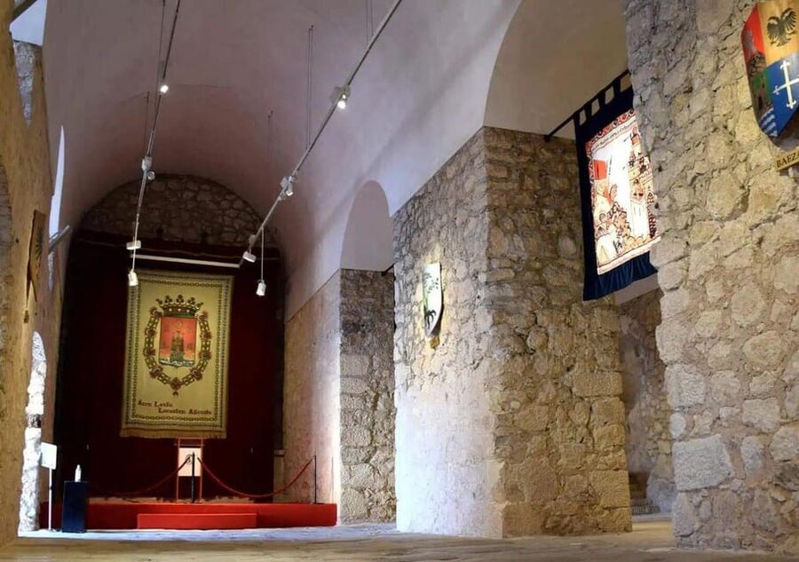 Alicante: Bullring and Castle Guided Tour with Taxi Transfer - Exploring Santa Bárbara Castle above Alicante