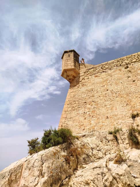Alicante: Santa Bárbara Castle & Local Traditions Tour 3H - The shuttle ride saves your legs