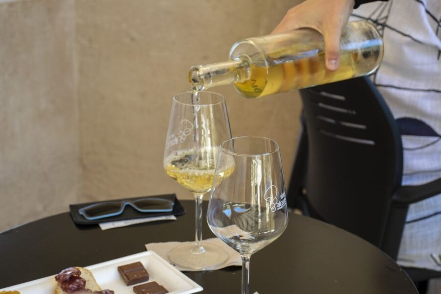 Alicante: Santa Bárbara Castle Wine Tasting & Tapas - Why Santa Bárbara Castle makes the tasting special