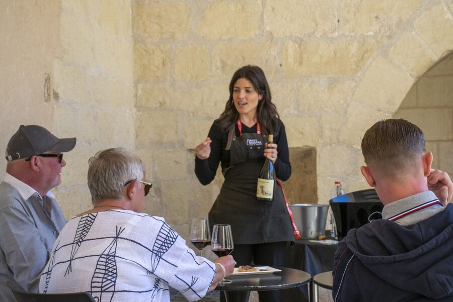 Alicante: Santa Bárbara Castle Wine Tasting & Tapas - The 45-minute tasting, step by step