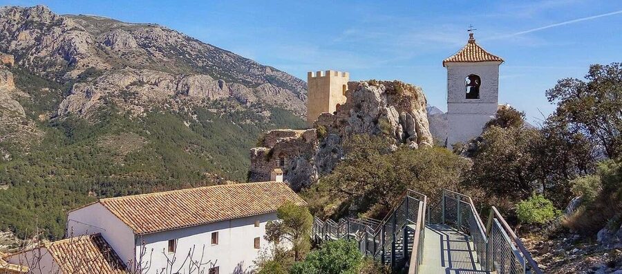 Alicante, Santa Pola, Benidorm: Castle & Village Guadalest - Walking through Guadalest’s medieval core