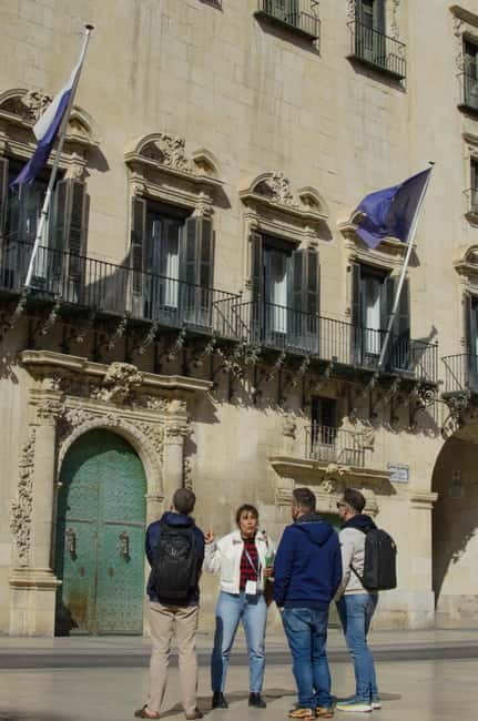 All of Alicante with the Castle, Market, and Tapas. Small group, max 6 people - Afternoon tapas in local bars