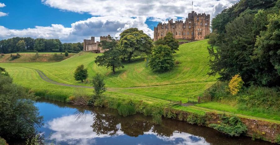 Alnwick Castle and Scottish Borders Tour from Edinburgh - Transport, language, and the rhythm of the day