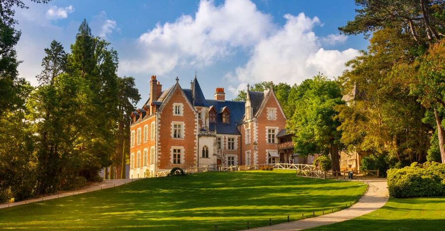 Amboise: Clos Lucé Castle, Da Vinci Park and Museum Ticket - Entering Leonardo’s château and restored workshops