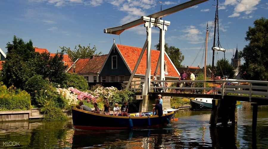 Amsterdam: Private green tour !!! Windmills, castle - Why this route works so well