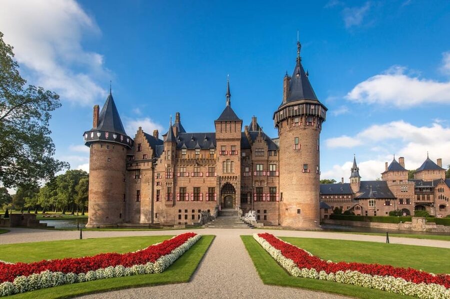 Amsterdam: Private green tour !!! Windmills, castle - Volendam for harbor views and Dutch fish