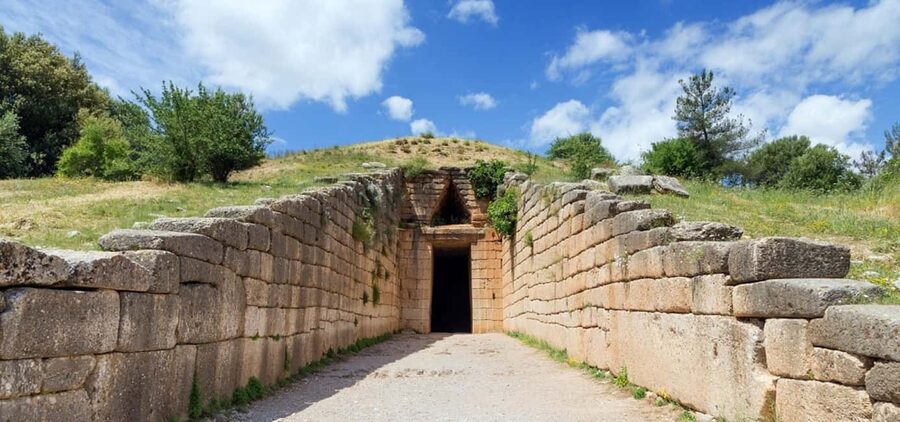 Ancient Corinth, acrocorinth castle and Thermal Spa Day - Daphni Monastery starts the morning quietly