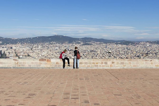 Barcelona Best Views: Old Town, Cable Car and Montjuic Castle - Inside Montjuïc Castle and its former dungeons