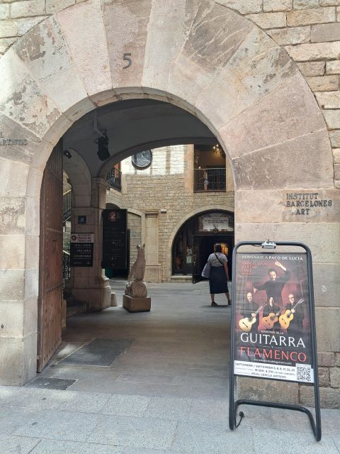 Barcelona: Guitar Trio & Flamenco Dance @Pignatelli Castle - Three guitars, one flamenco tribute