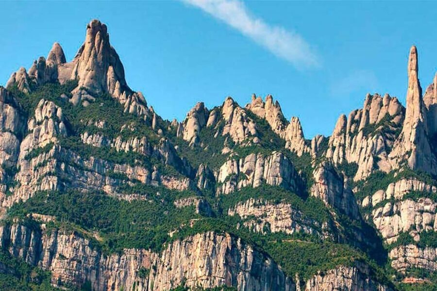 Barcelona: Monserrat, Castle and Salt Private Tour - Montserrat Monastery and La Moreneta at 720 meters