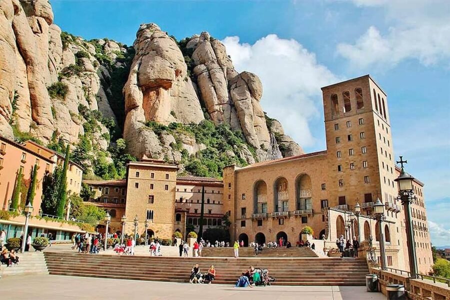 Barcelona: Monserrat, Castle and Salt Private Tour - Who will enjoy this private day trip