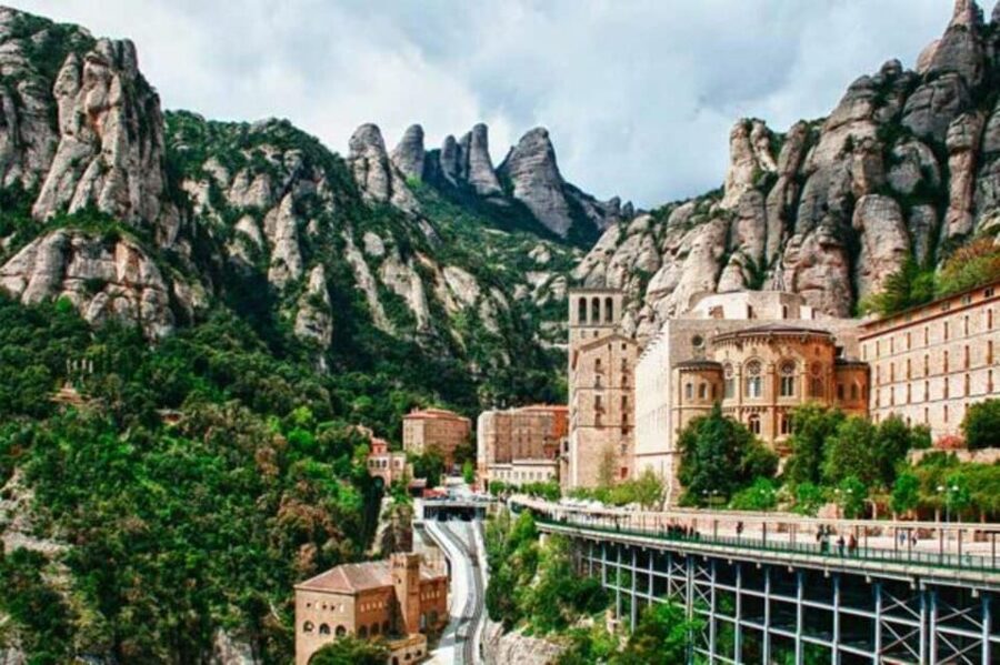 Barcelona: Private Tour Castles, Salt, Montserrat and Wines - Key points at a glance