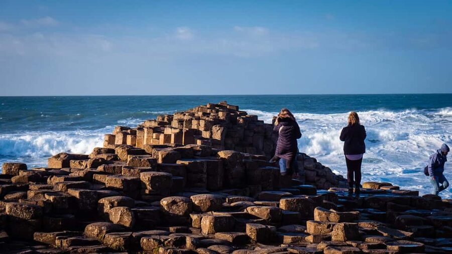 Belfast: Giant's Causeway & Irish Castles Tour -WIFI onboard - Starting beside Belfast City Hall