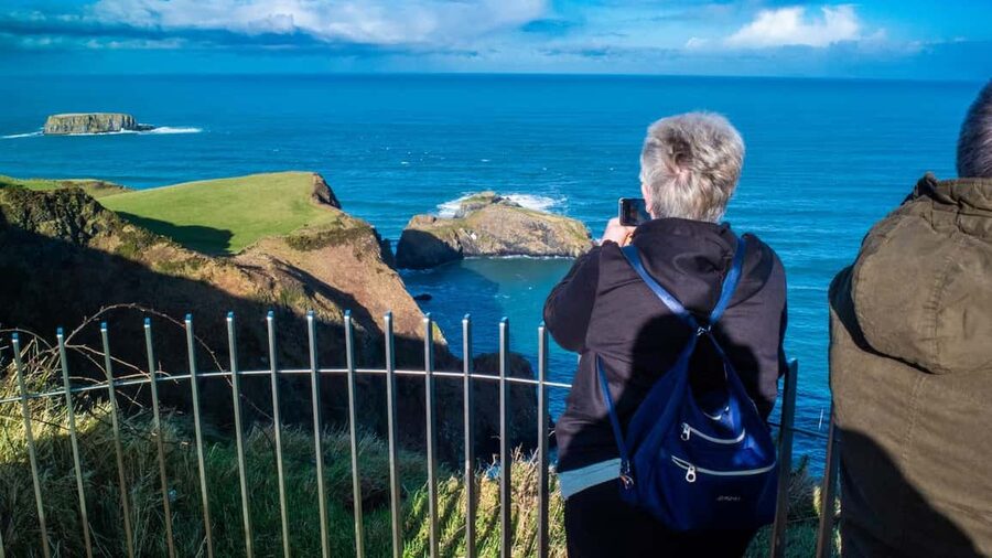 Belfast: Giant's Causeway & Irish Castles Tour -WIFI onboard - The Antrim Coast by coach