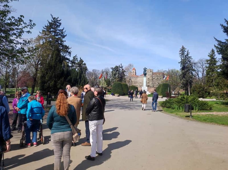 Belgrade: Guided City Tour and Kalemegdan Fortress Visit - Republic Square and the pulse of central Belgrade