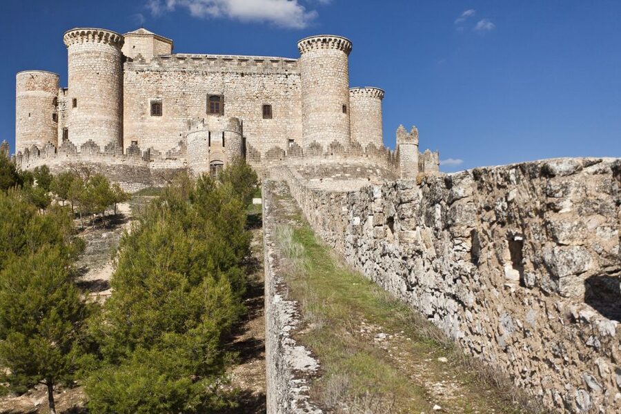 Belmonte Castle Entry Ticket with Audio Guide - Armour replicas and the underground dungeons