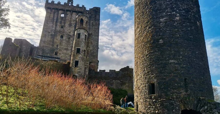 Blarney Castle: Private Guided Day Tour from Dublin - Blarney Woolen Mills for lunch and shopping