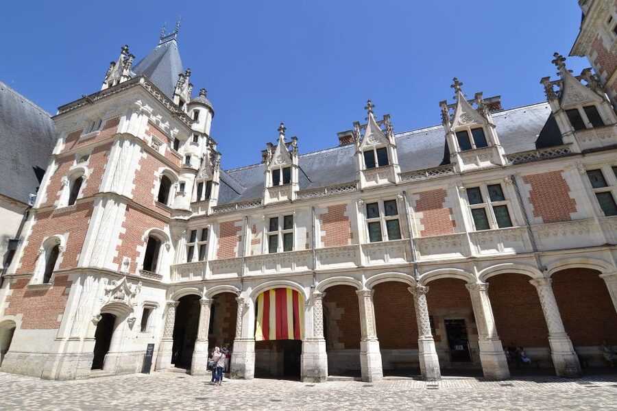 Blois: Private Tour of Blois Castle with Entry Tickets - Four centuries of design at Blois Castle