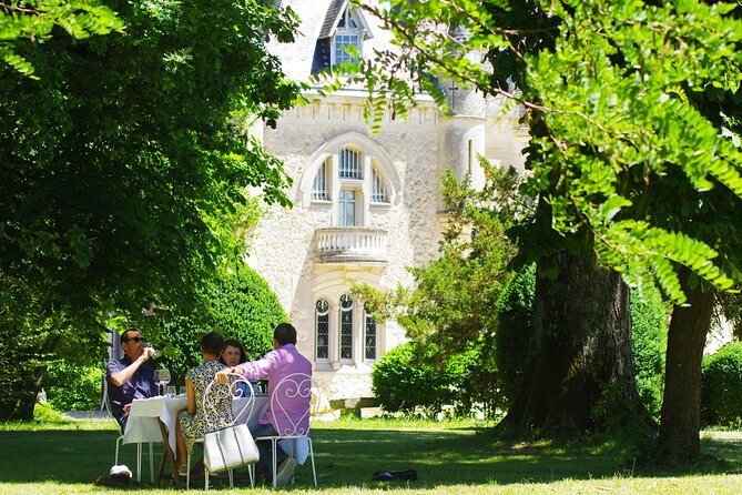 Bordeaux Full day Medoc and St Emilion 3 chateaux with Lunch - What the small minivan changes