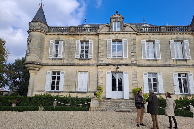 Bordeaux Médoc Region Private Wine Lovers Tour with Chateau Visits & Tastings - Lunch in the middle of wine country